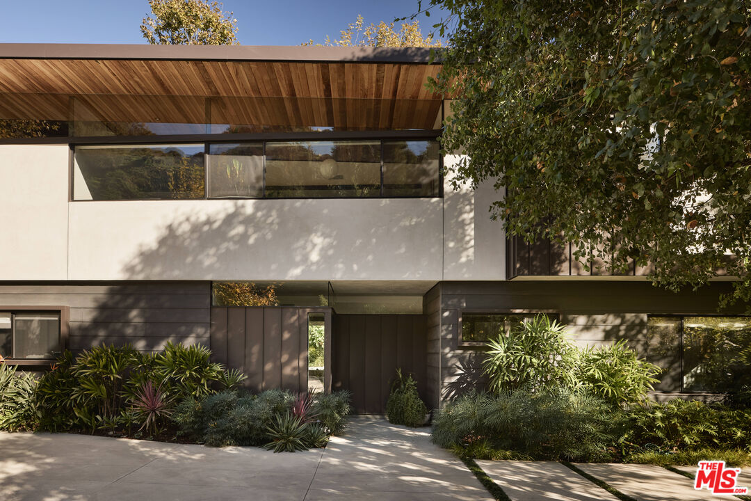 2496 Mandeville Canyon Road Los Angeles, CA 90049 - Photo 12 of 18