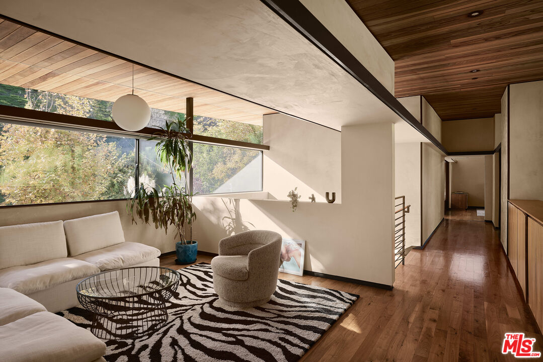 2496 Mandeville Canyon Road Los Angeles, CA 90049 - Photo 13 of 18