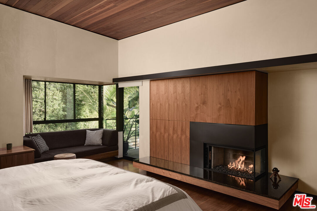 2496 Mandeville Canyon Road Los Angeles, CA 90049 - Photo 16 of 18