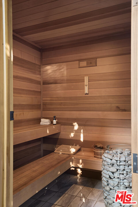 2496 Mandeville Canyon Road Los Angeles, CA 90049 - Photo 18 of 18