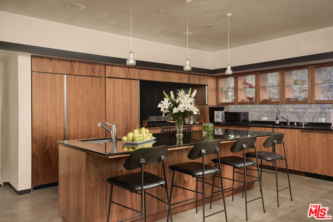 2496 Mandeville Canyon Road Los Angeles, CA 90049 - Photo 9 of 18