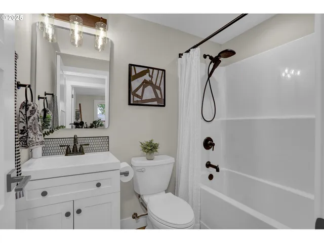 $509,900 | 3708 Gilham Road, Eugene, OR 97408