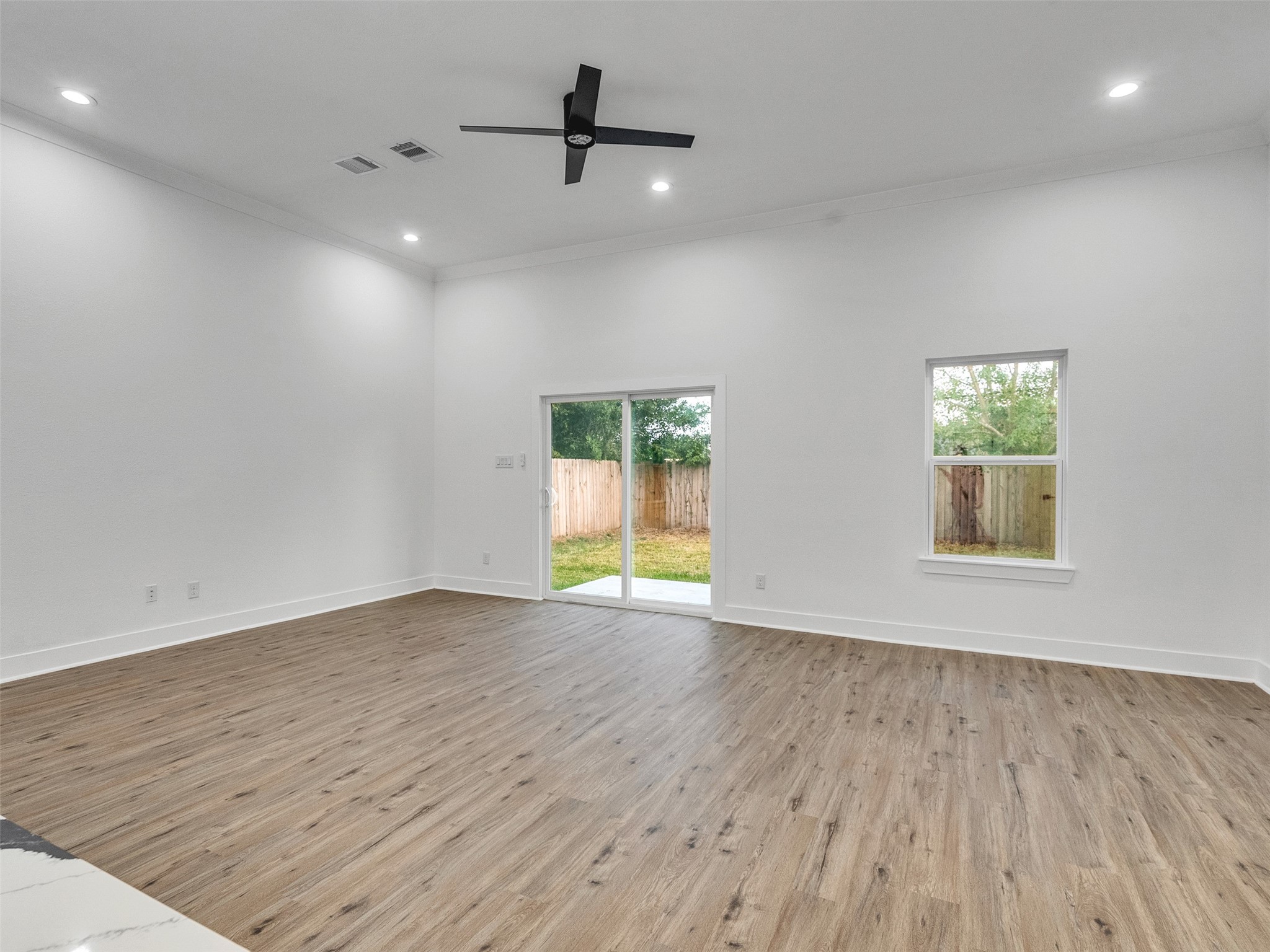 7358 Guadalcanal Road, Unit B Houston, TX 77033 - Photo 18 of 35