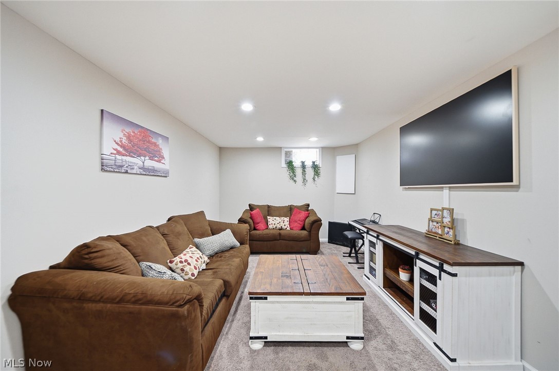 3905 Kent Road Stow, OH 44224 - Photo 27 of 45 Living room with baseboards and recessed lighting