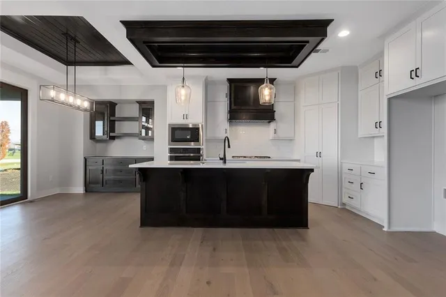 $650,550 | 13472 West 177th Street, Overland Park, KS 66013