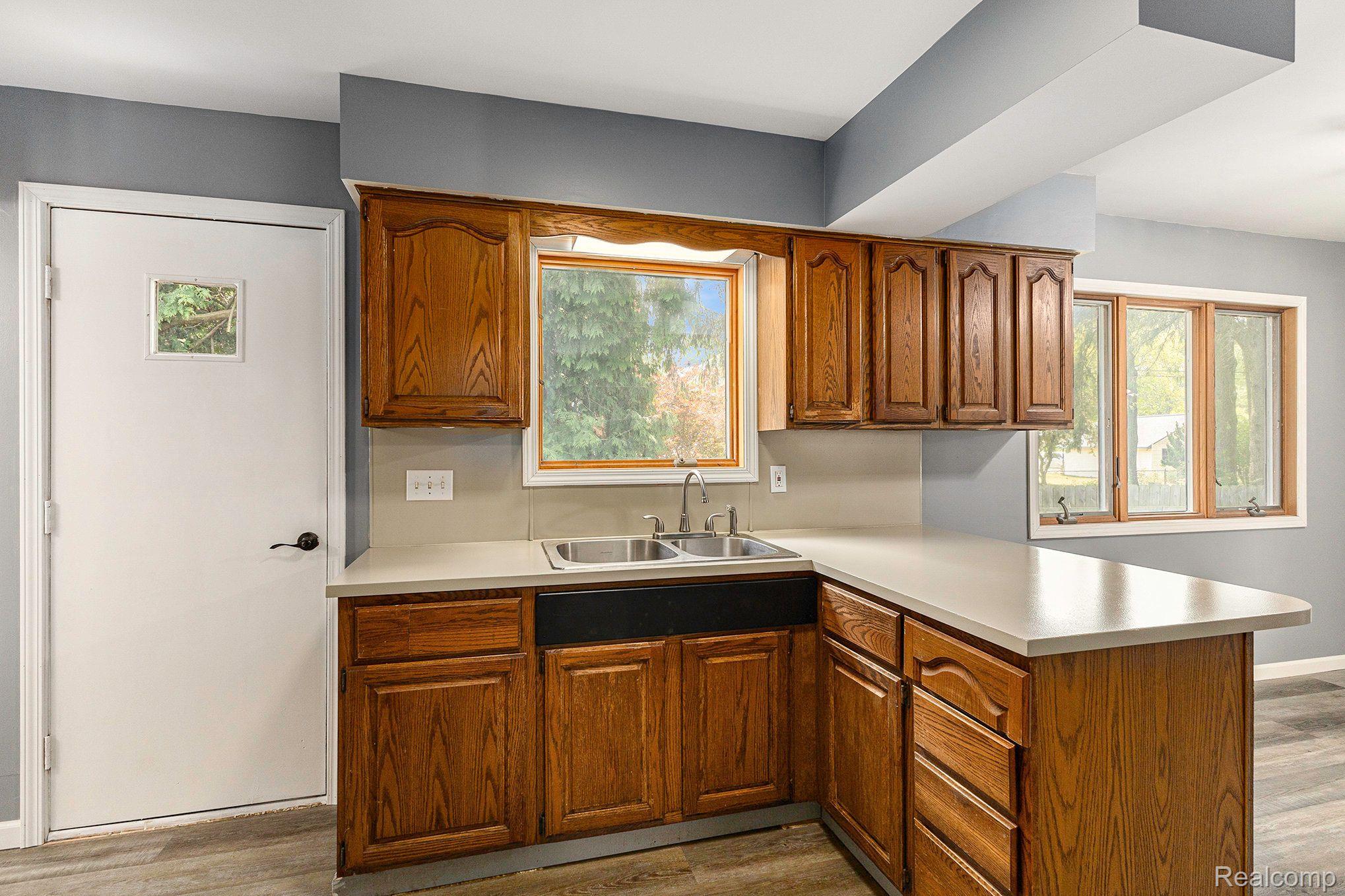 7605 Bridge Road Waterford, MI 48329 - Photo 9 of 28 Gallery Image 9