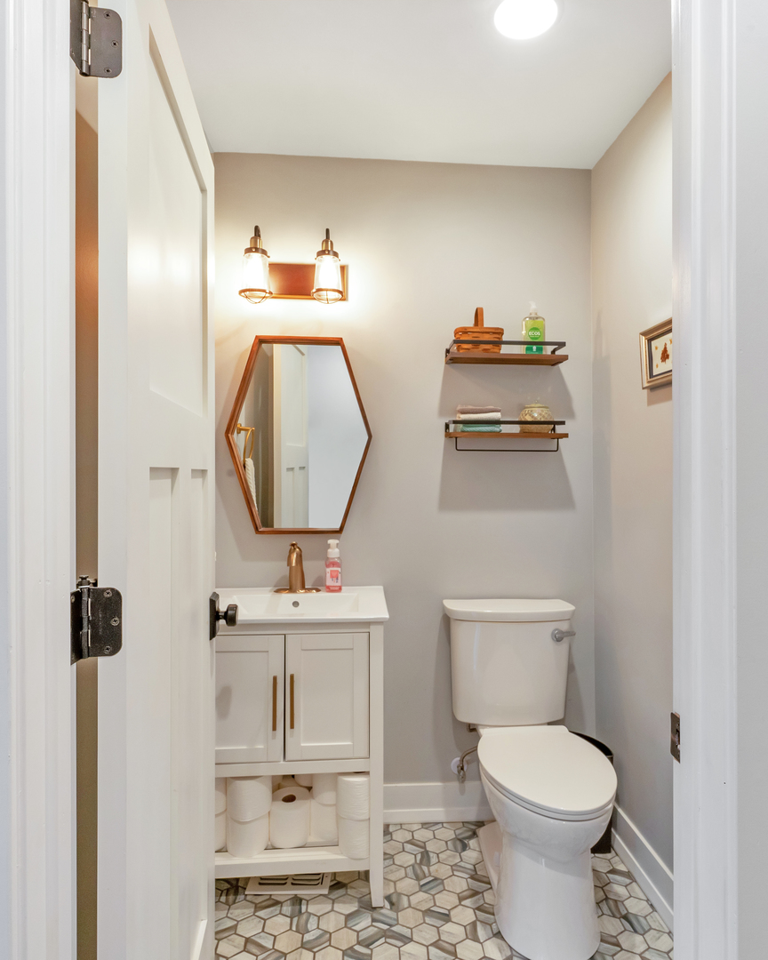 349 Haman Road Inverness, IL 60067 - Photo 18 of 36 a bathroom with a toilet a sink and mirror