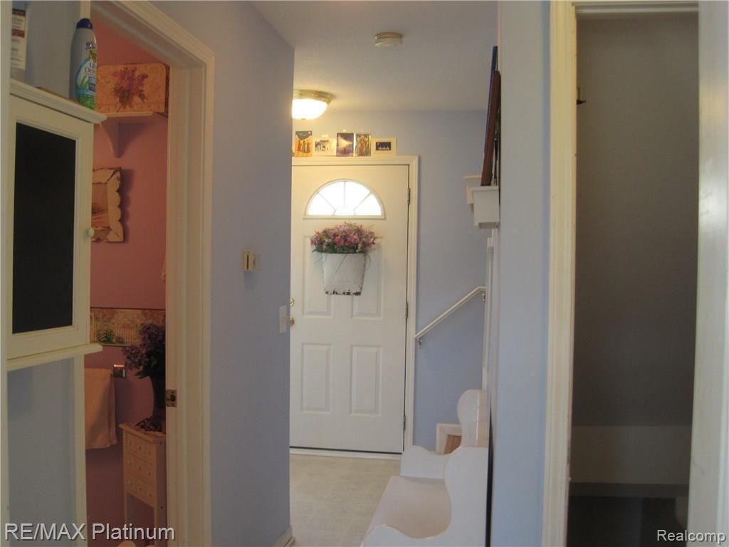 2756 Laurel Ridge Lane Howell, MI 48843 - Photo 13 of 18 Foyer