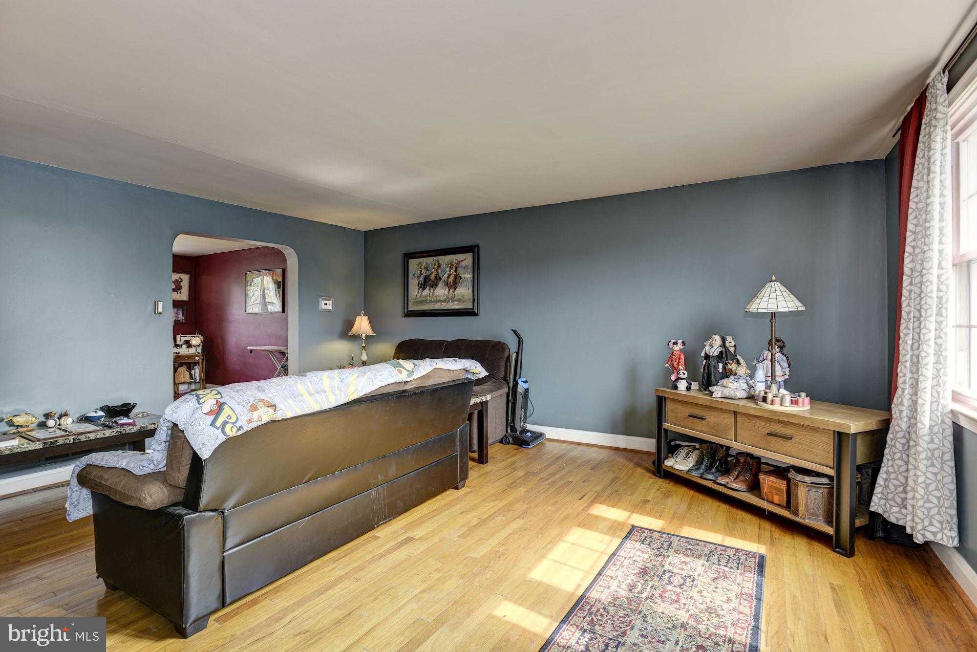 8436 Pleasant Plains Road Baltimore, MD 21286 - Photo 3 of 25 Living Room