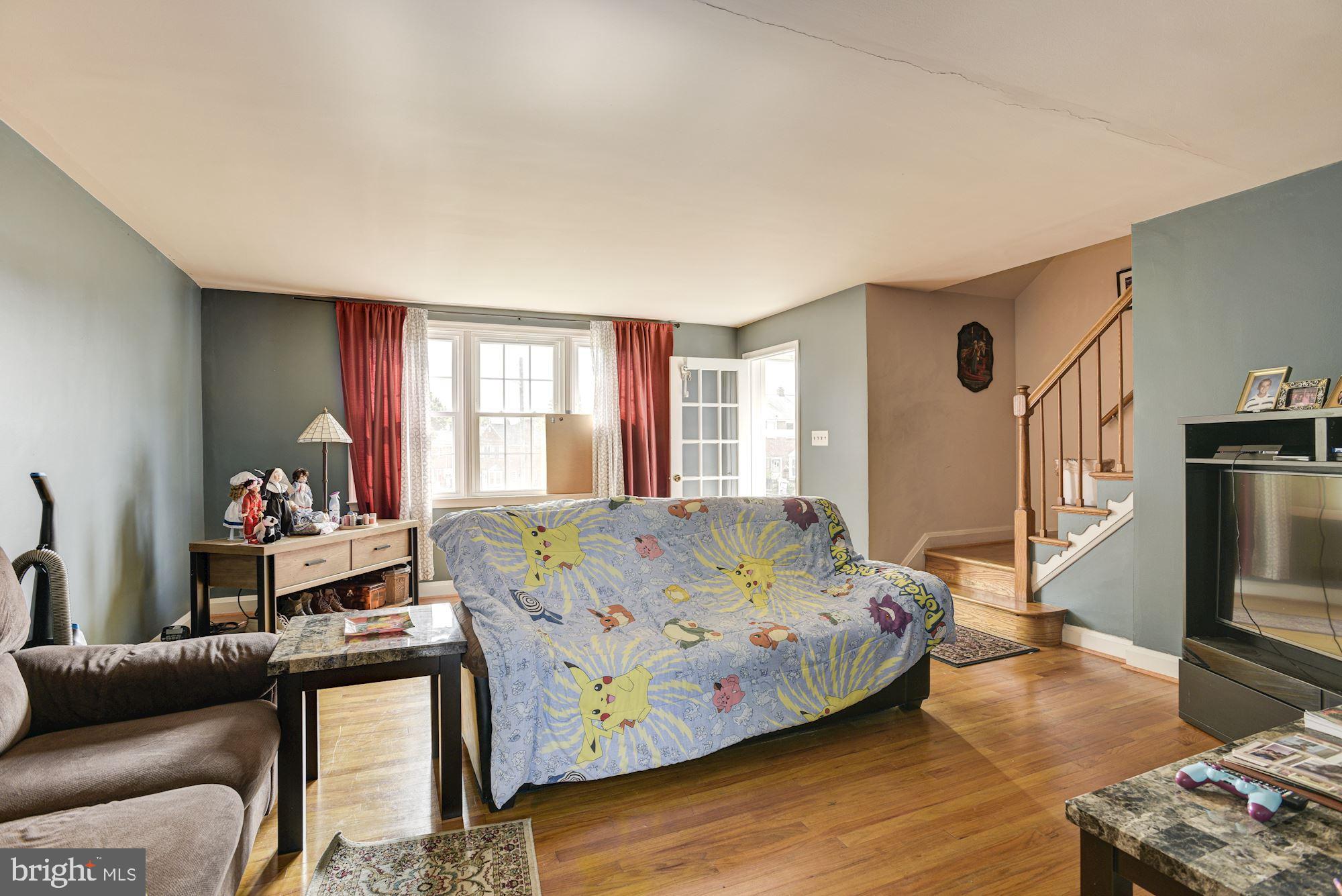 8436 Pleasant Plains Road Baltimore, MD 21286 - Photo 5 of 25 Living Room