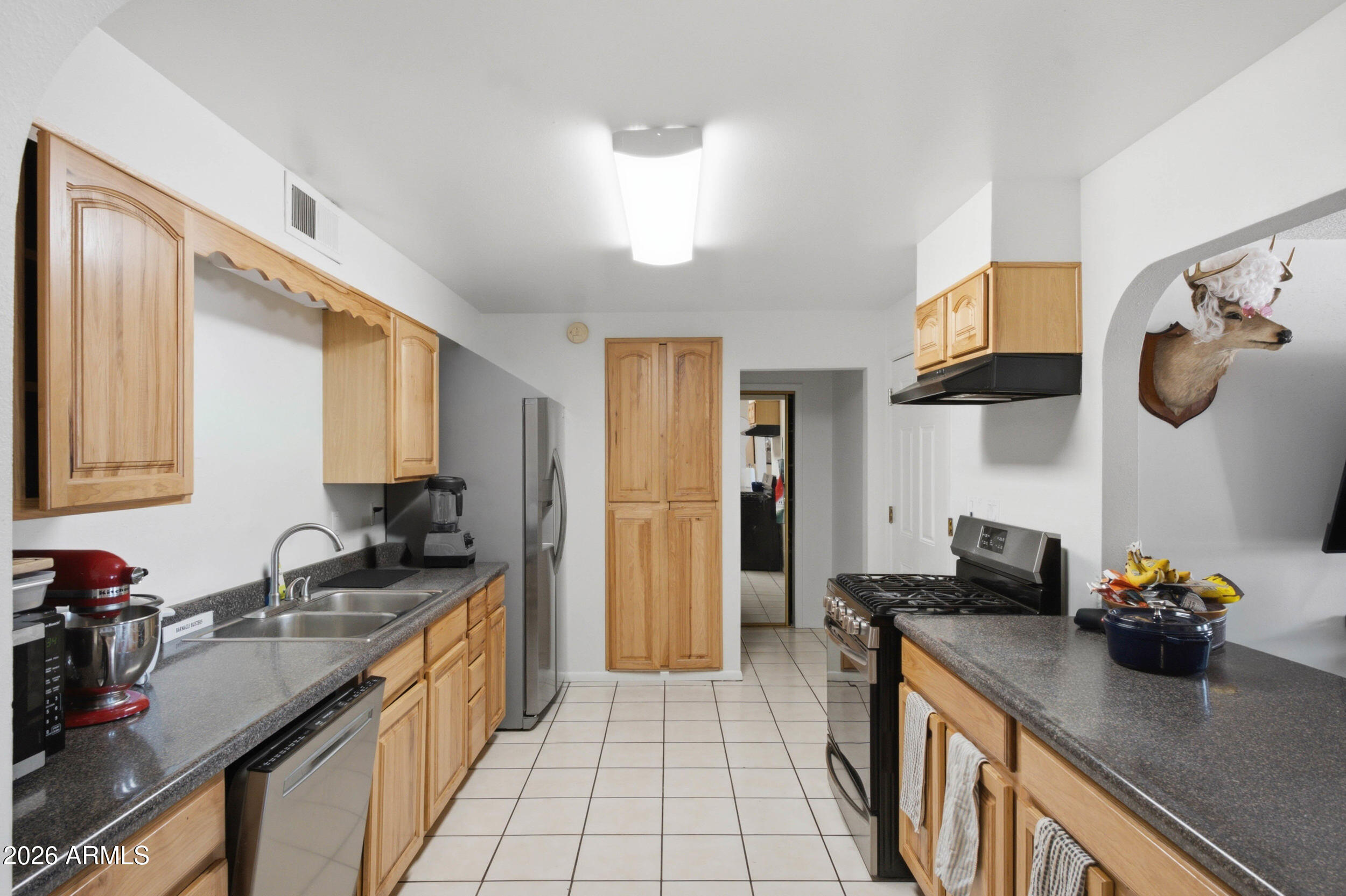 813 West Romo Jones Street Tempe, AZ 85281 - Photo 7 of 23 813 W Romo Jones St-6