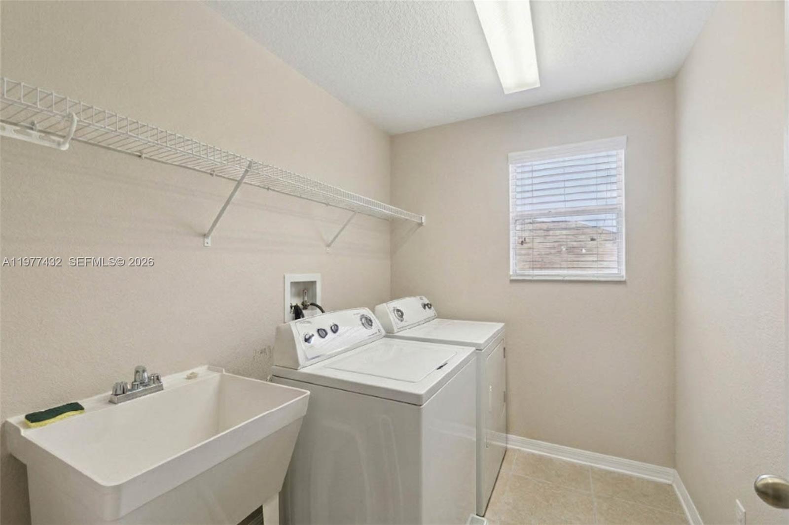 2502 Woodside Ridge Drive Apopka, FL 32712 - Photo 24 of 37 a utility room with dryer and washer