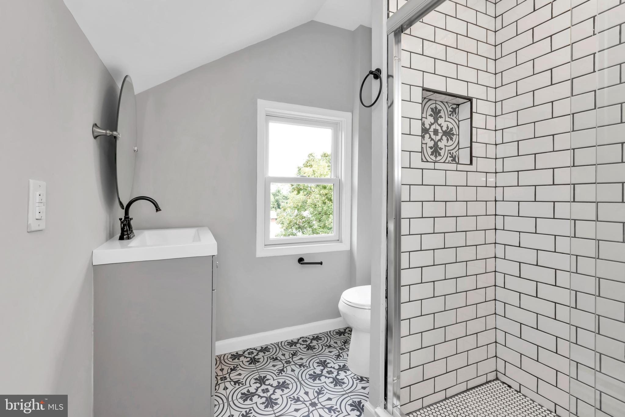 513 Arbor Road Lansdowne, PA 19050 - Photo 13 of 25 Owner's Full Bathroom