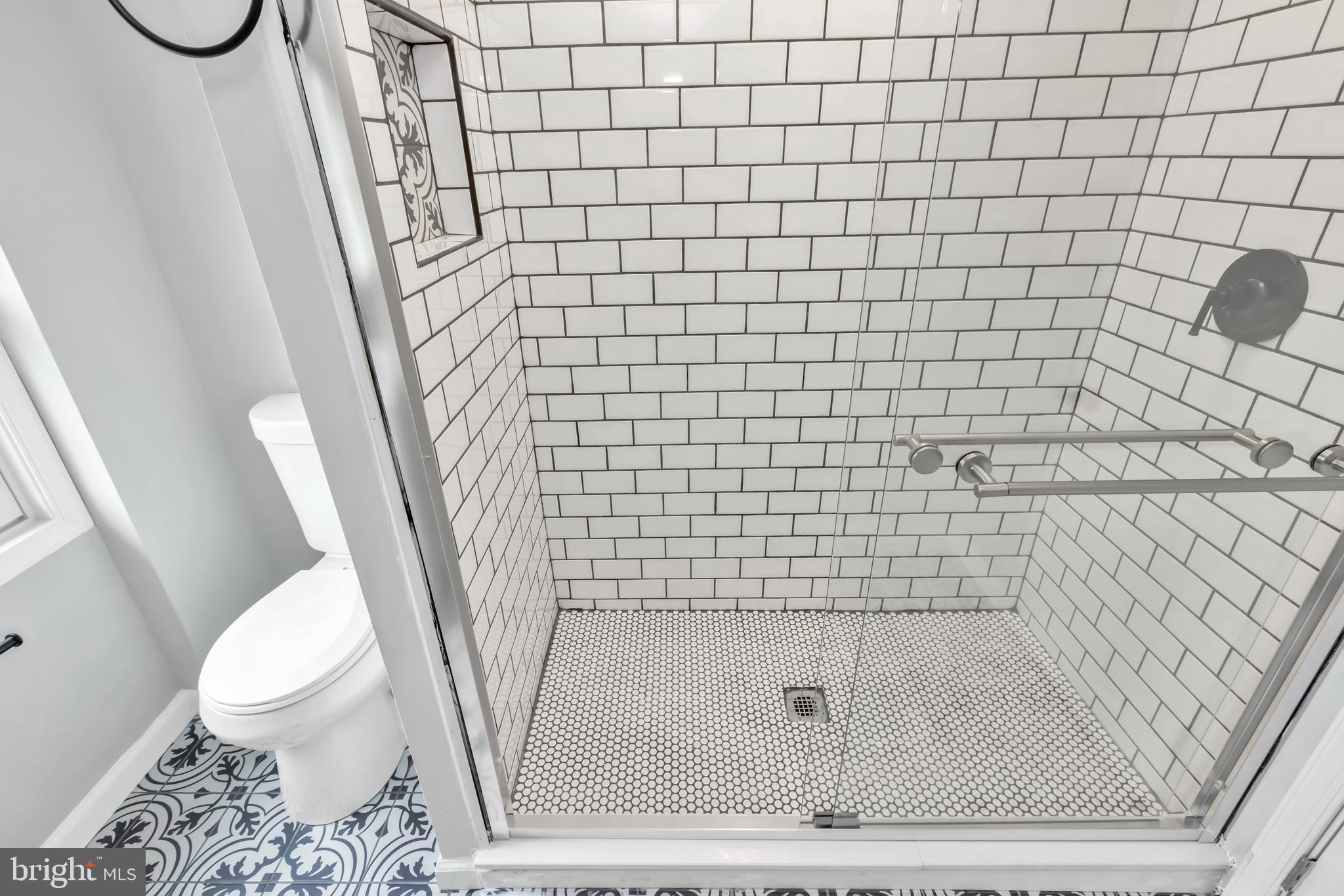 513 Arbor Road Lansdowne, PA 19050 - Photo 14 of 25 Owner's Full Bathroom