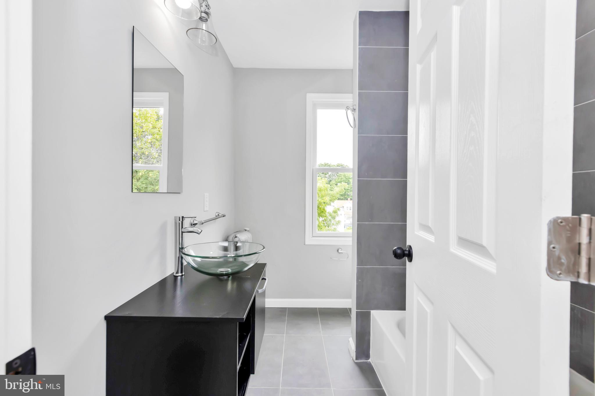513 Arbor Road Lansdowne, PA 19050 - Photo 17 of 25 Second Floor Full Bathroom