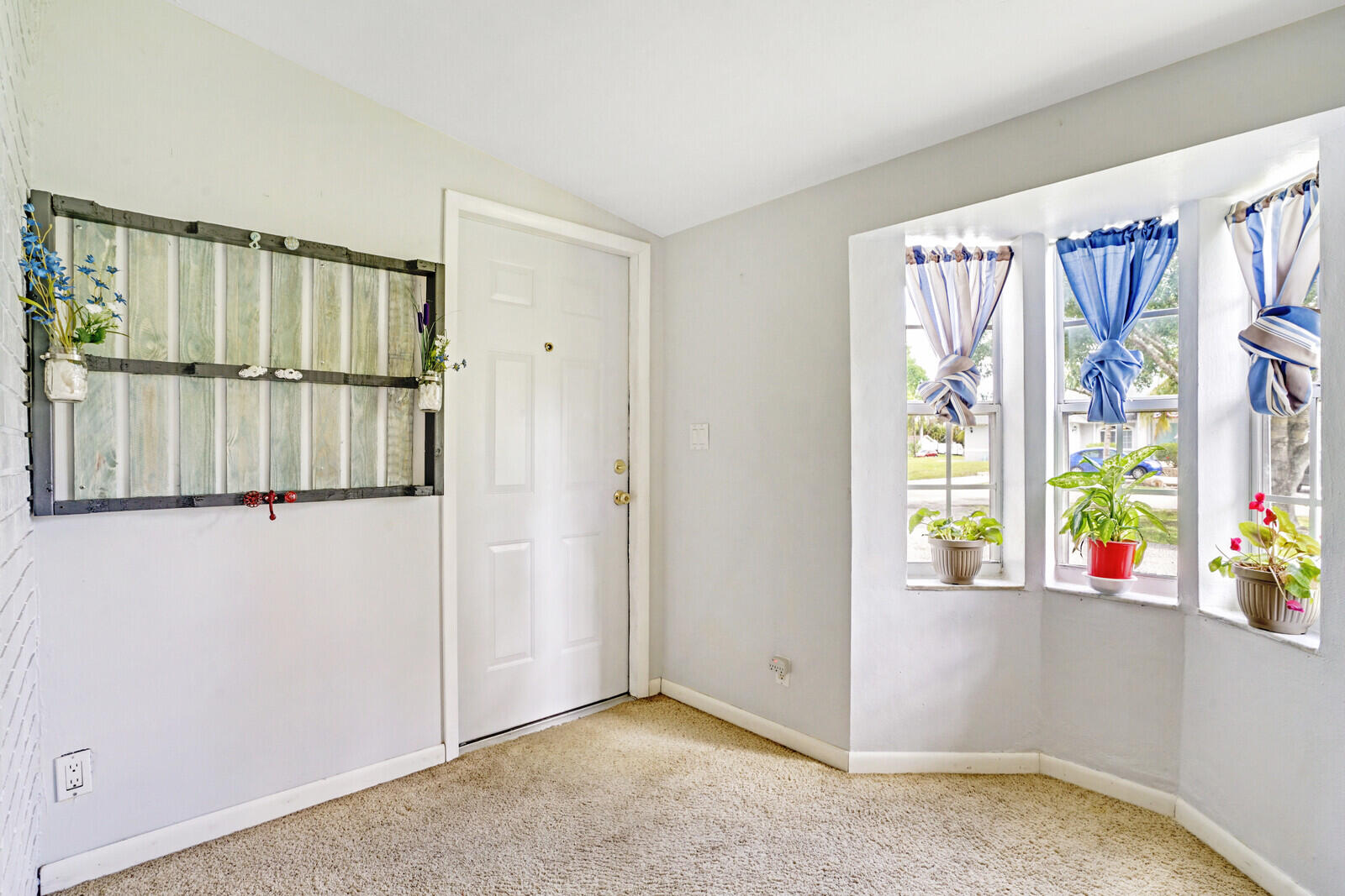 91 Canton Road Lake Worth, FL 33467 - Photo 6 of 38 06_Image_6_mls