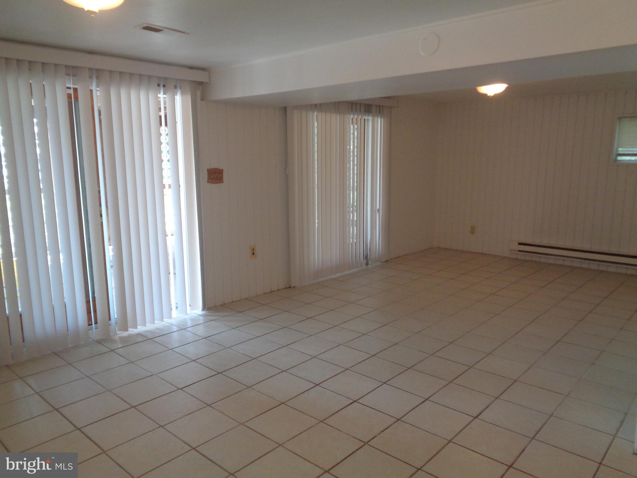 3721 Clarks Point Road Baltimore, MD 21220 - Photo 20 of 38 Family Room