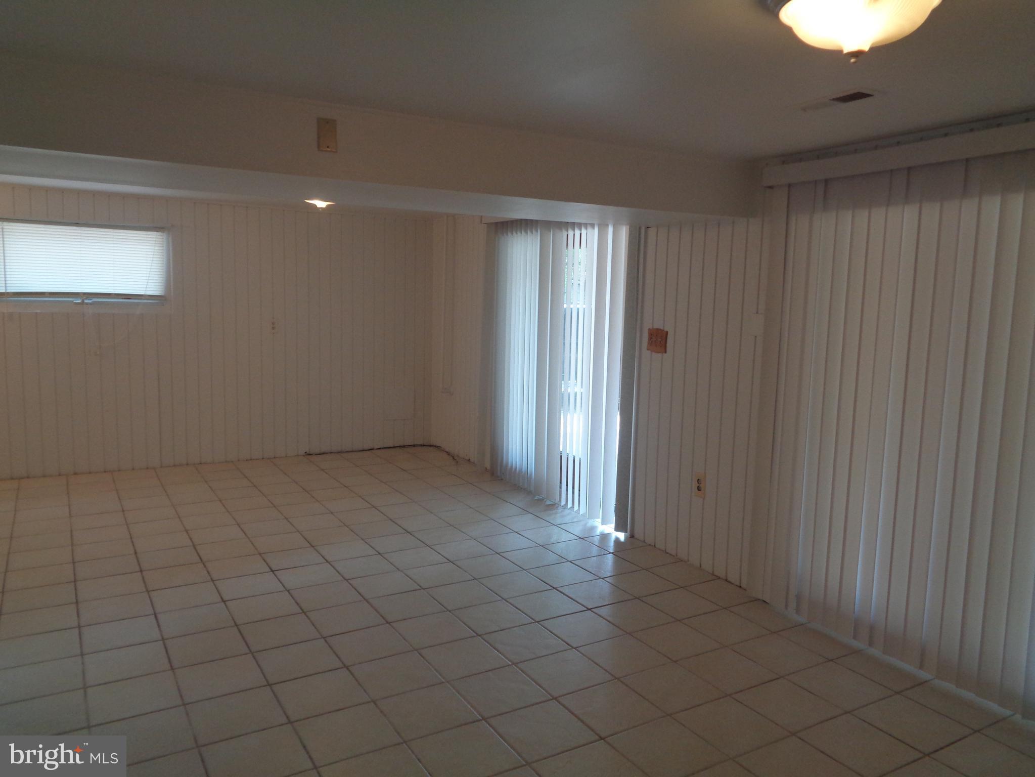 3721 Clarks Point Road Baltimore, MD 21220 - Photo 22 of 38 Family Room