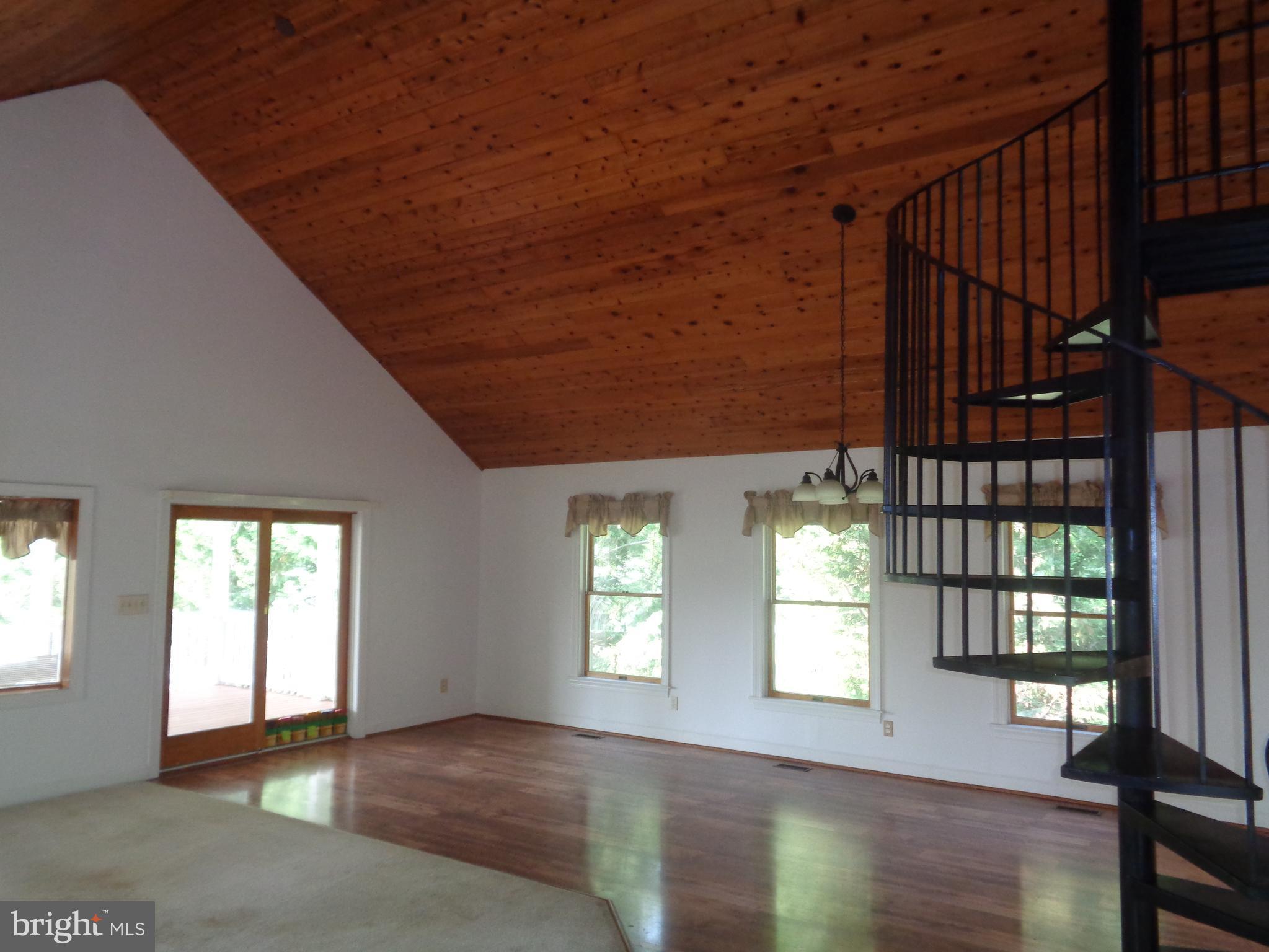 3721 Clarks Point Road Baltimore, MD 21220 - Photo 5 of 38 Living Room