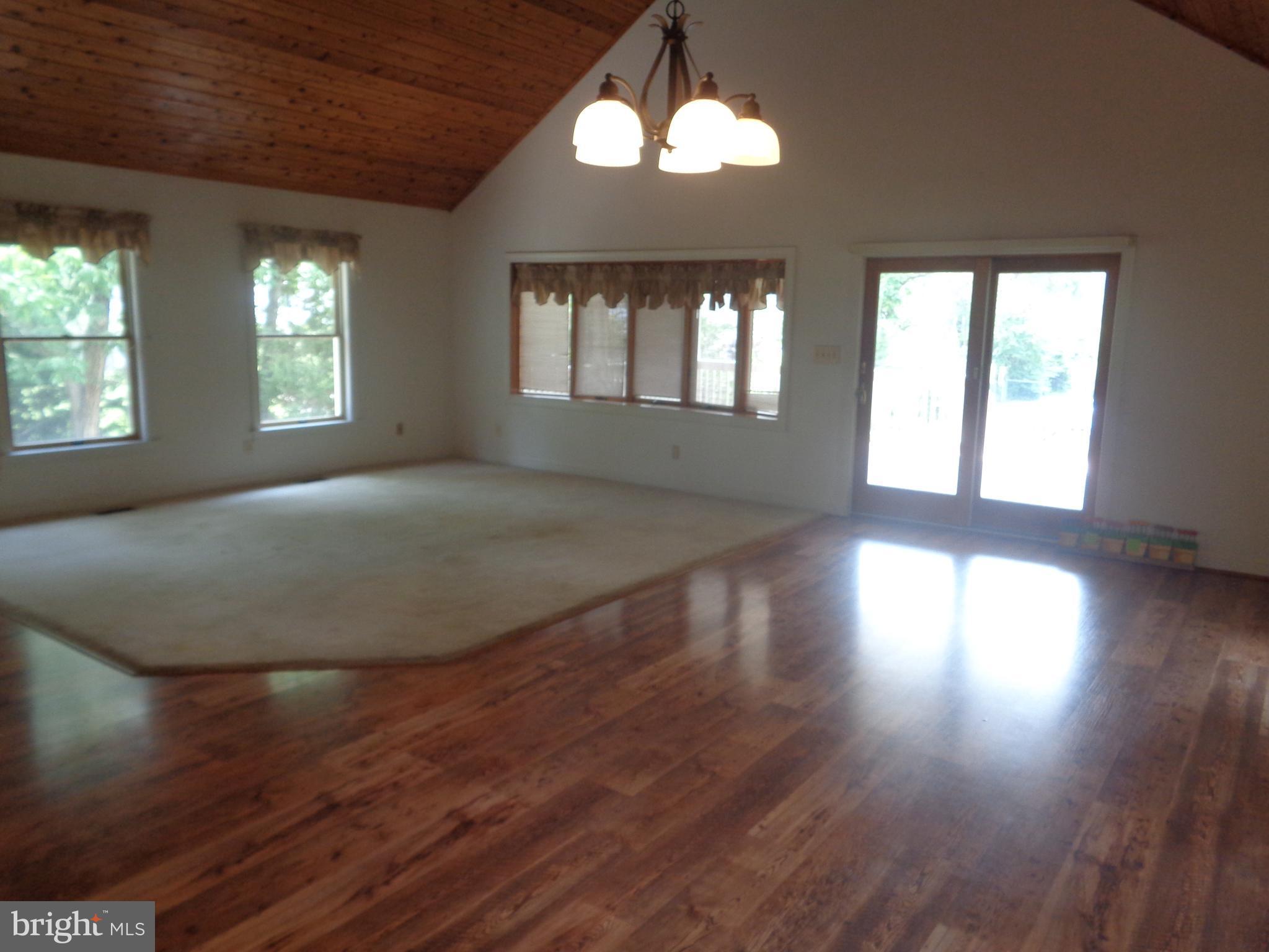 3721 Clarks Point Road Baltimore, MD 21220 - Photo 6 of 38 Living Room