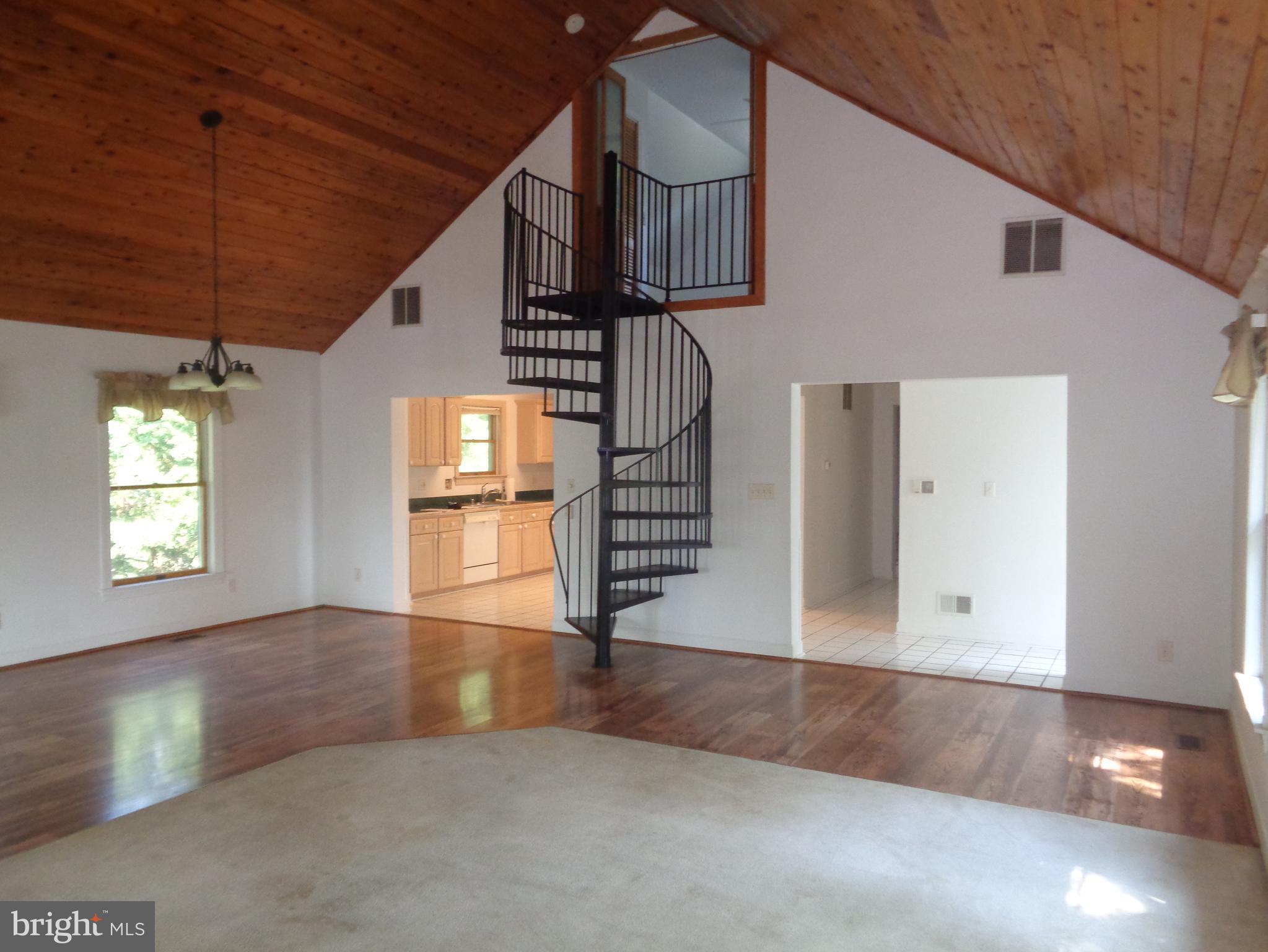 3721 Clarks Point Road Baltimore, MD 21220 - Photo 7 of 38 Family Room