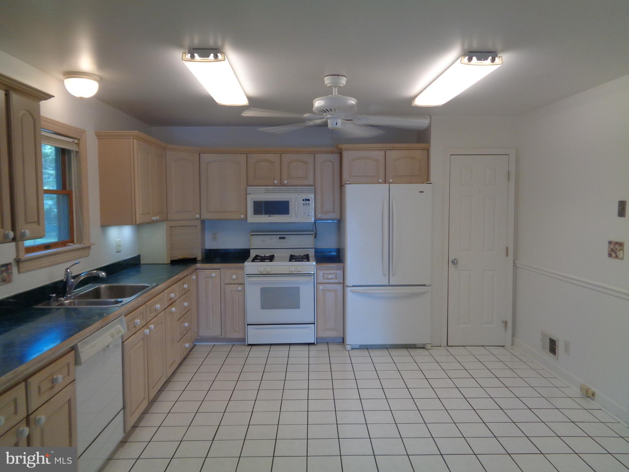 3721 Clarks Point Road Baltimore, MD 21220 - Photo 9 of 38 Kitchen
