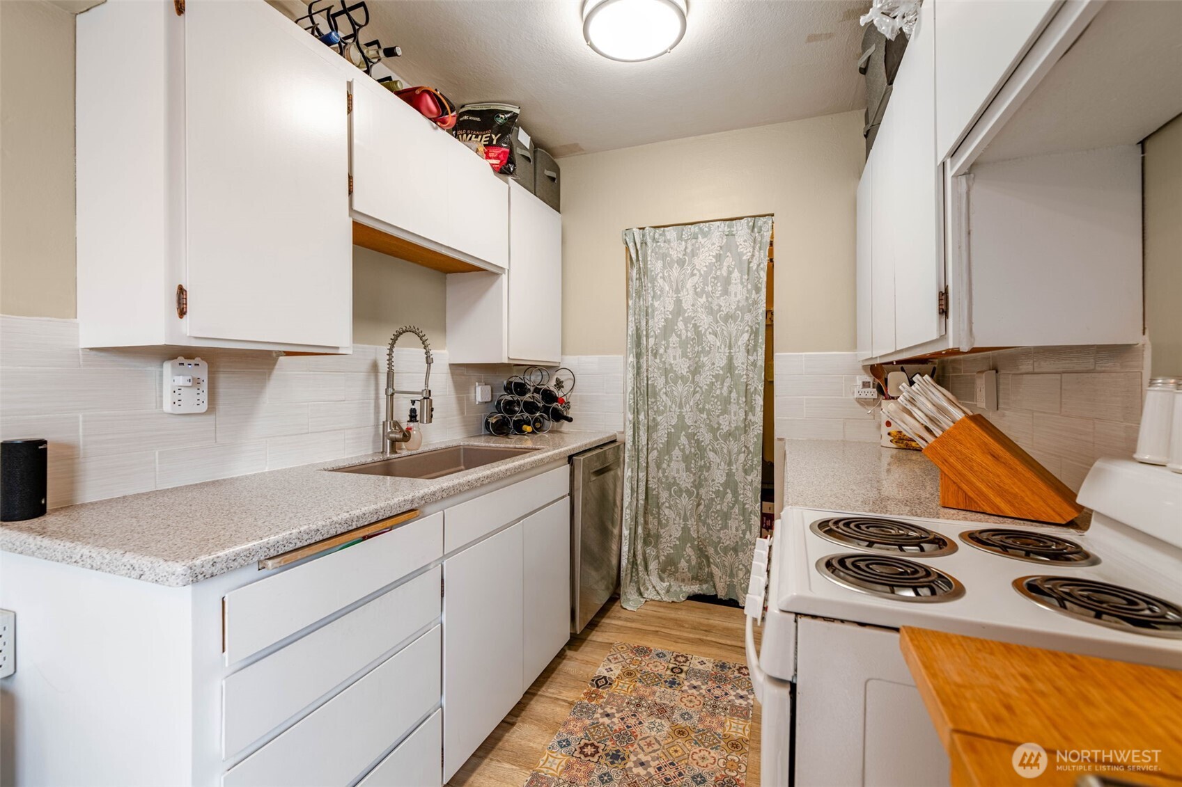 1427 3rd Avenue West, Unit 8 Seattle, WA 98119 - Photo 12 of 35
