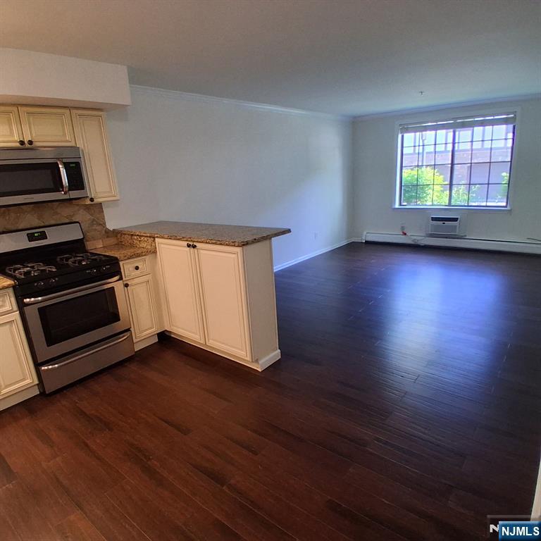 2014 Hawthorne Lane Mahwah, NJ 07430 - Photo 5 of 12