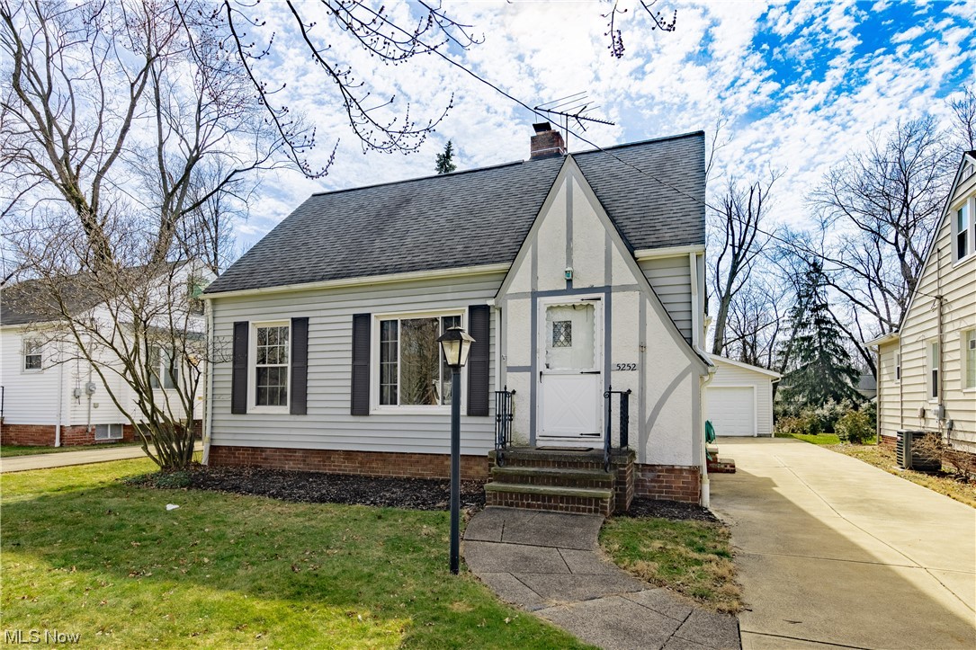 5252 Edenhurst Road Cleveland, OH 44124 - Photo 1 of 29