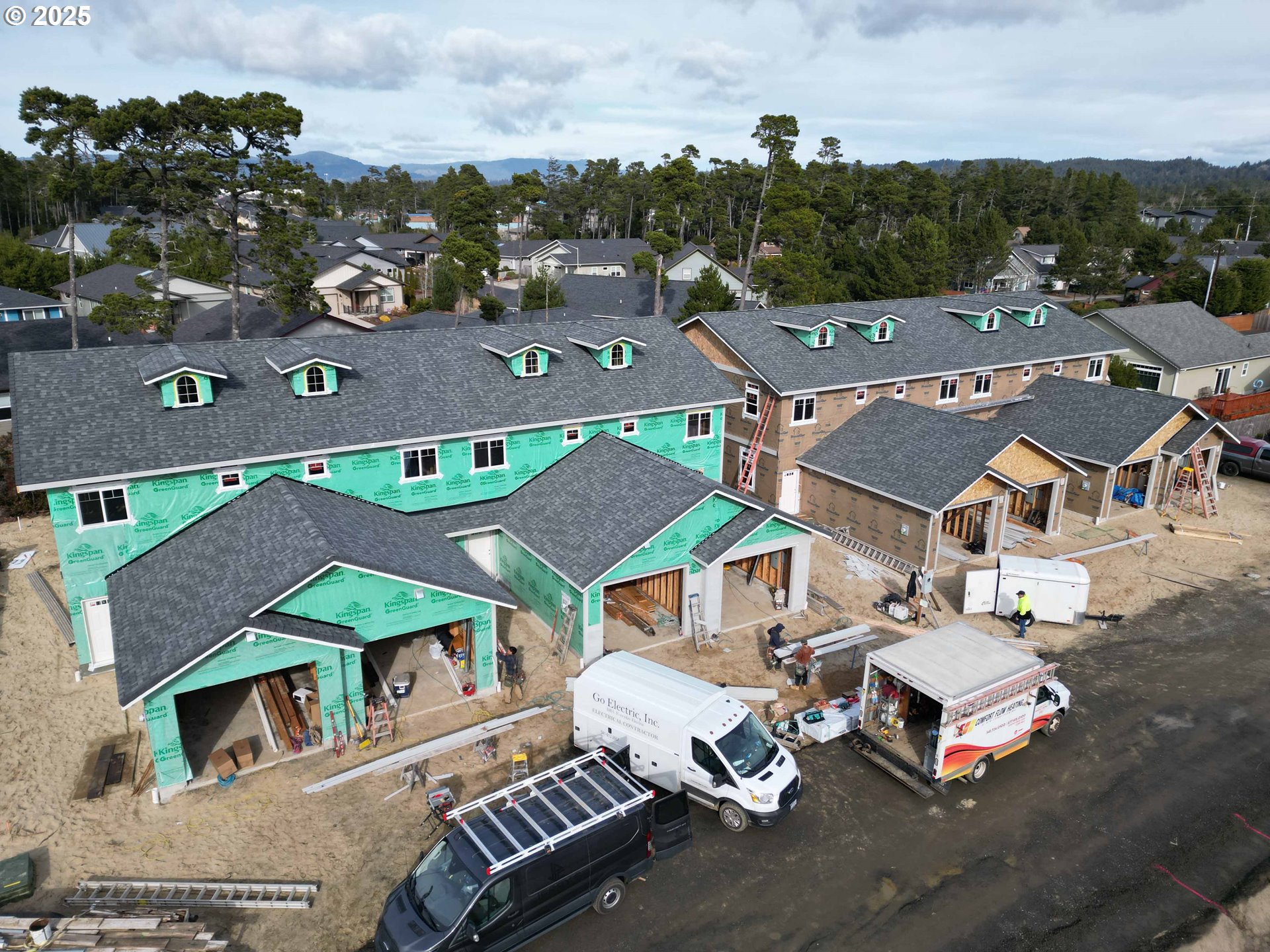 1595 37th Street Florence, OR 97439 - Photo 45 of 48 an aerial view of multiple houses with a yard