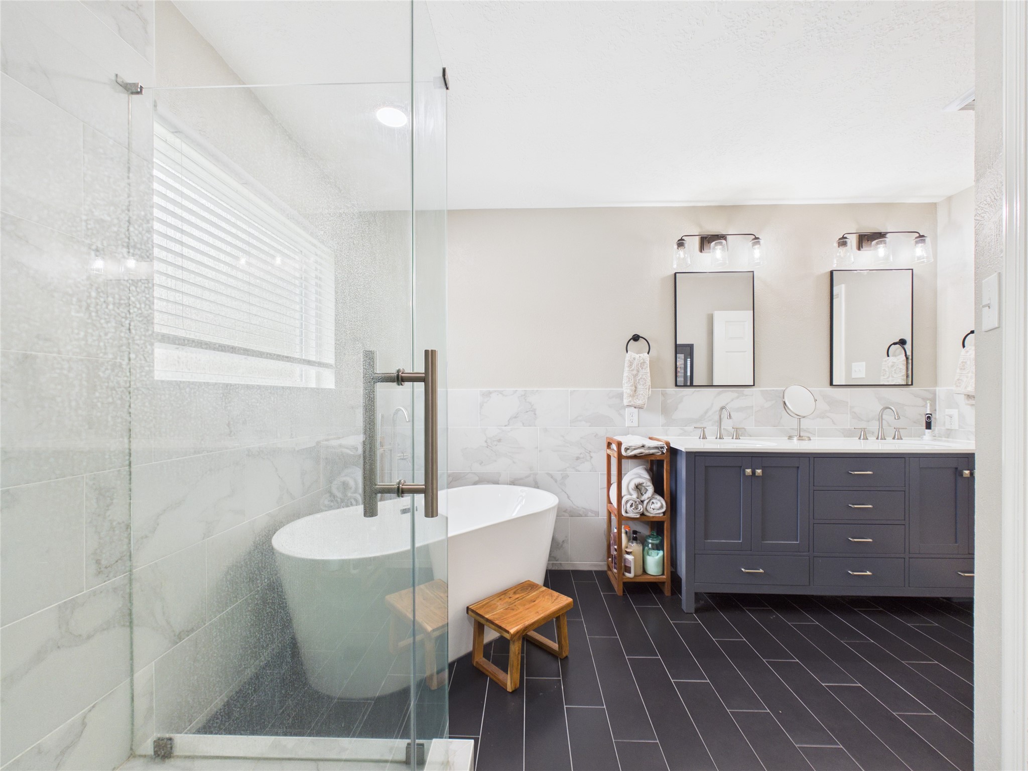 1210 Berkeley Lake Lane Houston, TX 77062 - Photo 14 of 21 Primary Bathroom