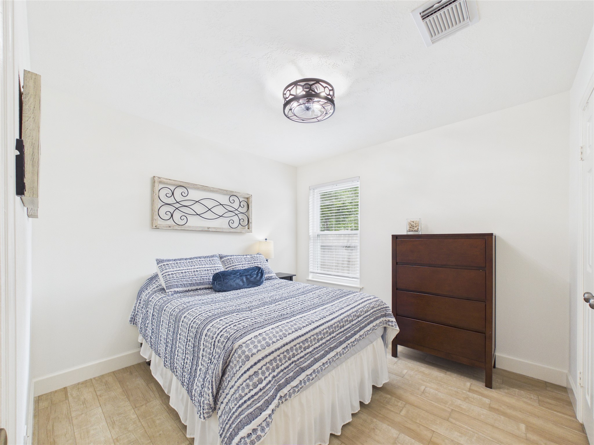 1210 Berkeley Lake Lane Houston, TX 77062 - Photo 15 of 21 Bedroom