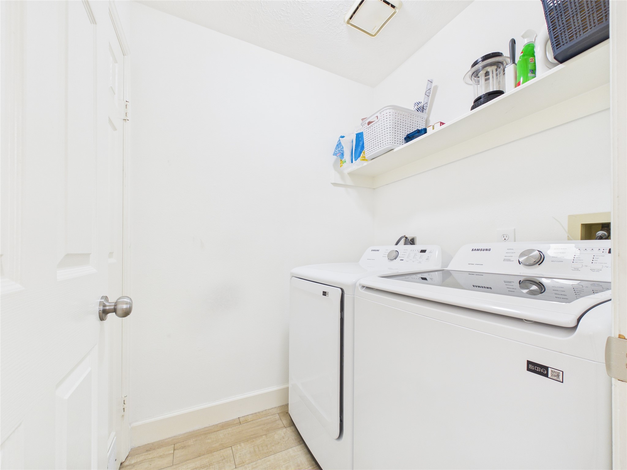 1210 Berkeley Lake Lane Houston, TX 77062 - Photo 19 of 21 Laundry Room