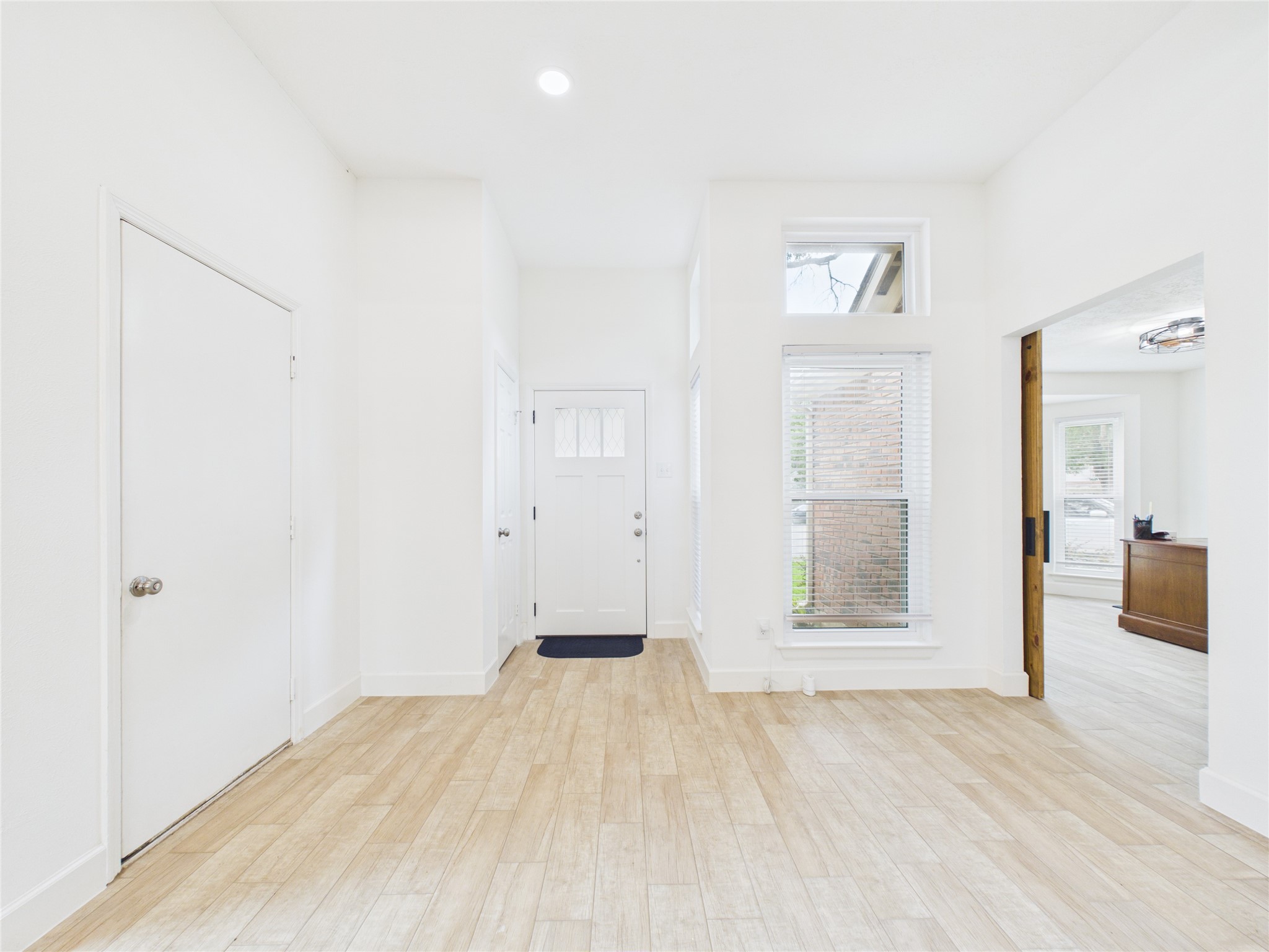 1210 Berkeley Lake Lane Houston, TX 77062 - Photo 3 of 21 Front Entry