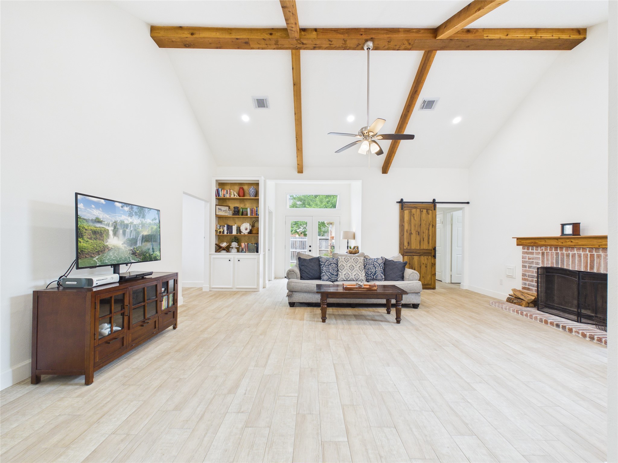 1210 Berkeley Lake Lane Houston, TX 77062 - Photo 4 of 21