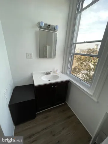 a en suite bathroom with a sink and a mirror