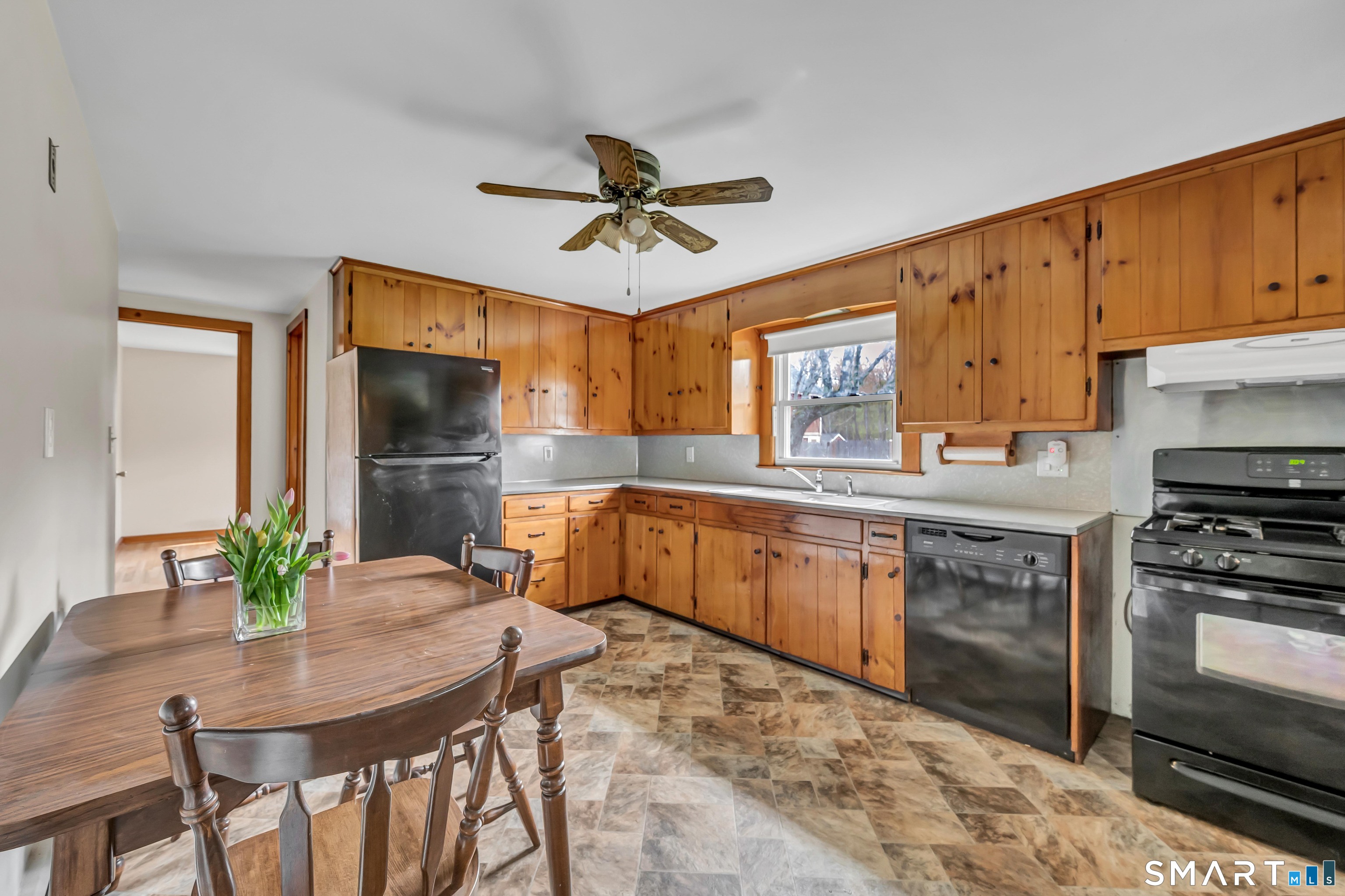 26 Barnum Road Danbury, CT 06811 - Photo 7 of 31