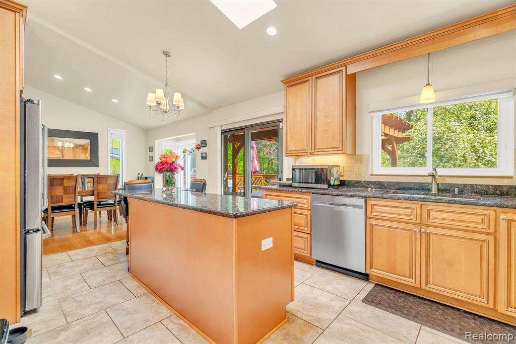 4731 Patrick Road West Bloomfield, MI 48322 - Photo 6 of 40 Gallery Image 6