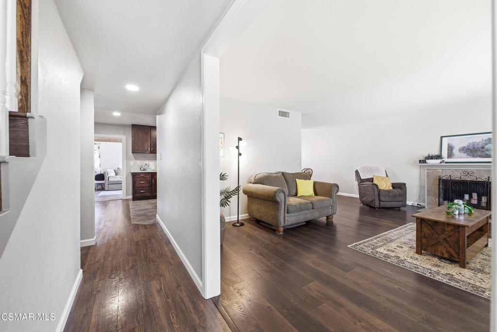 6524 Menlo Street Simi Valley, CA 93063 - Photo 5 of 51