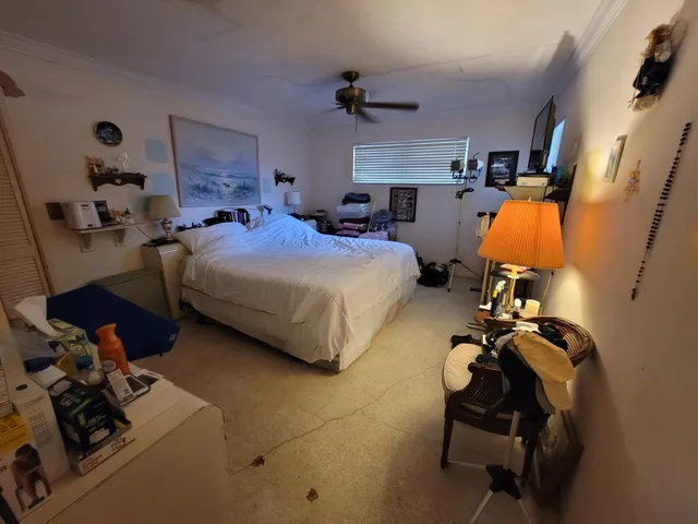 a bedroom with furniture and a equipment