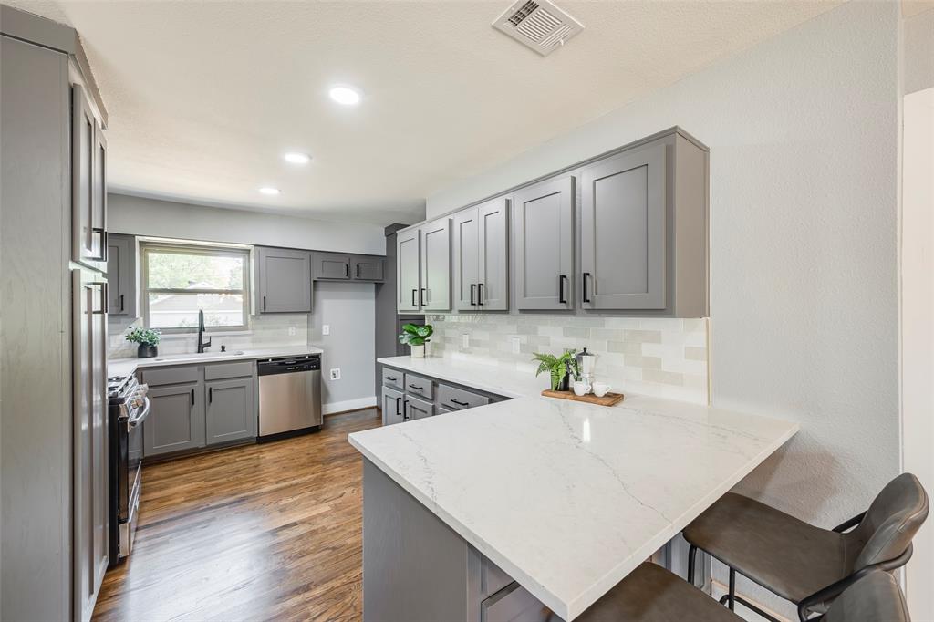 10864 Ruth Ann Drive Dallas, TX 75228 - Photo 5 of 15 Gallery Image 5