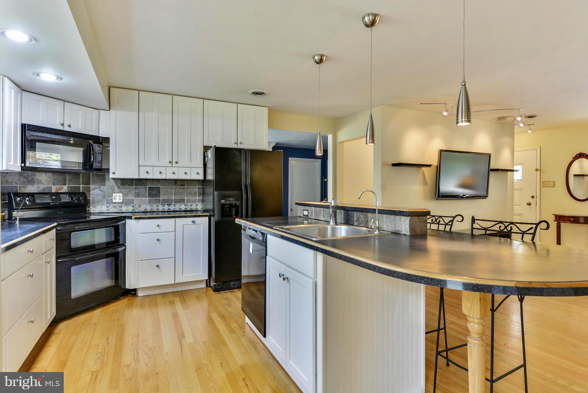 192 Sillery Bay Road Pasadena, MD 21122 - Photo 10 of 27 Kitchen