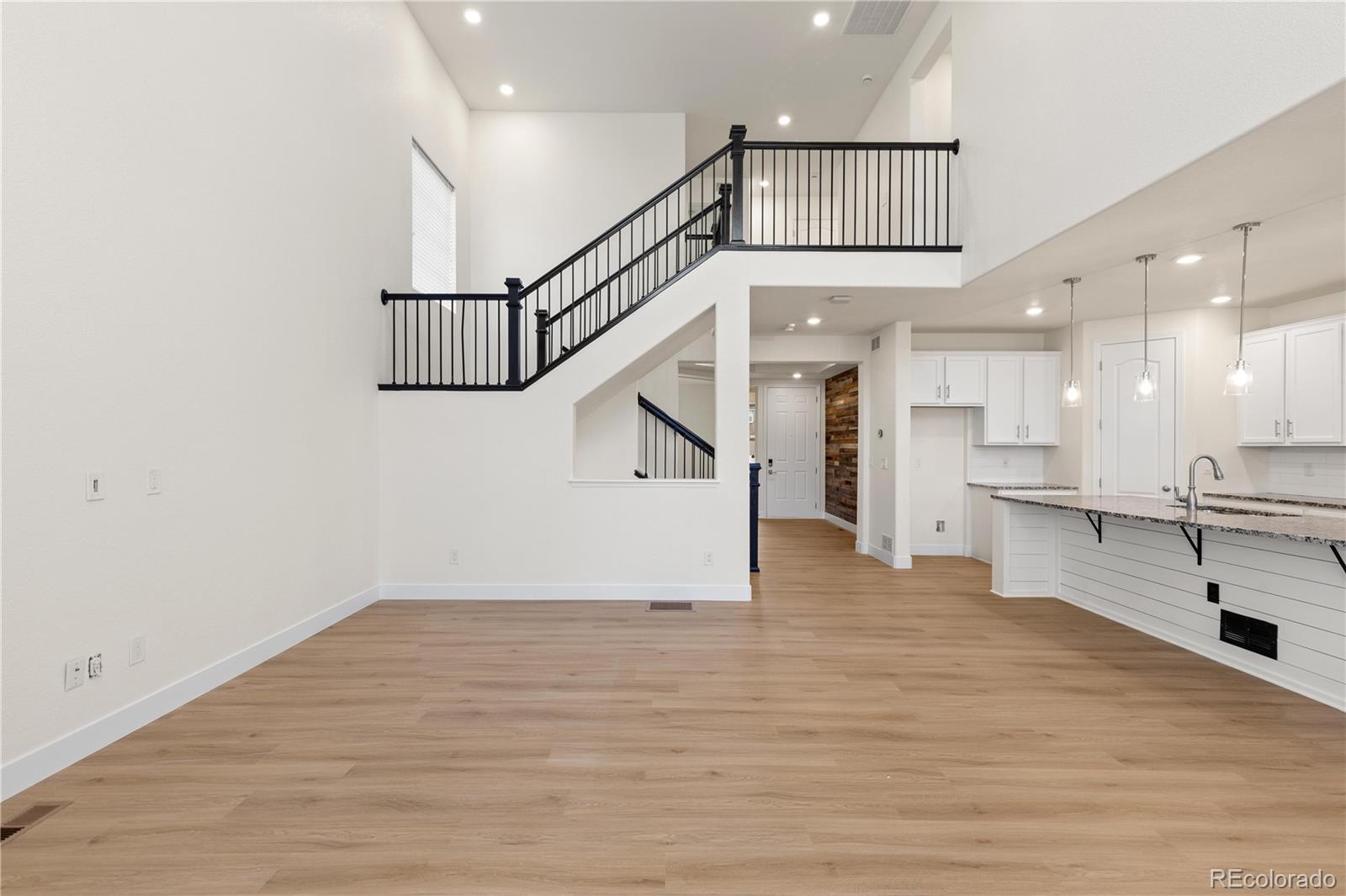 205 Green Valley Circle Castle Pines, CO 80108 - Photo 5 of 42