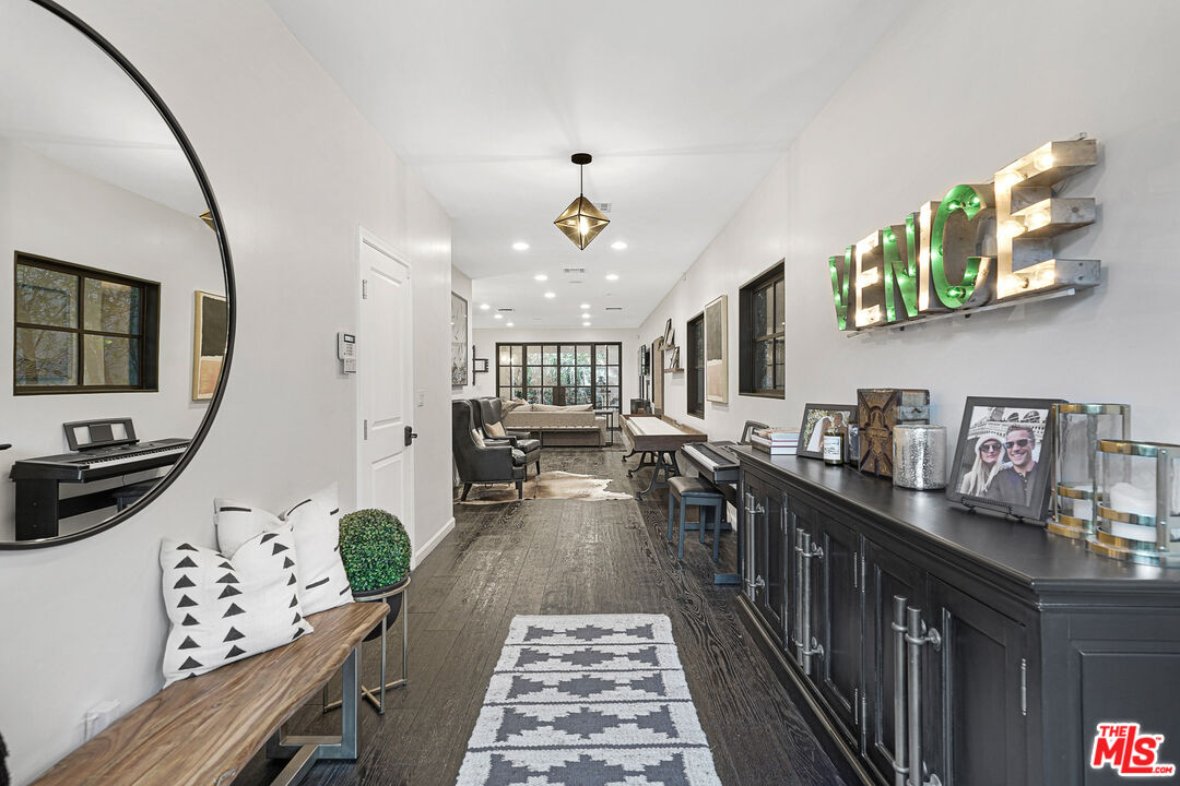 3159 Thatcher Avenue Marina del Rey, CA 90292 - Photo 2 of 29