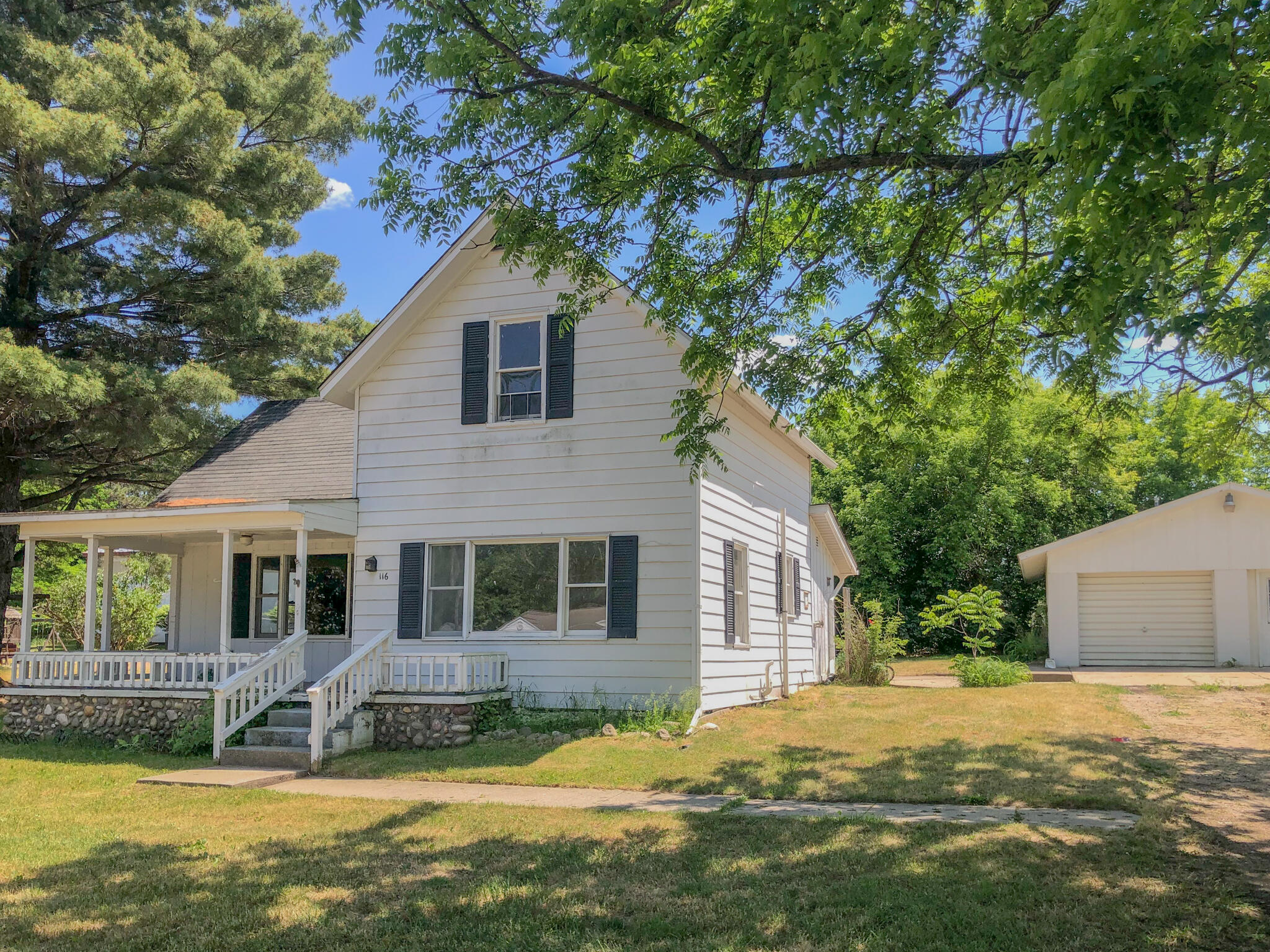 116 Main Street Blanchard, MI 49310 - Photo 3 of 19 IMG_1445