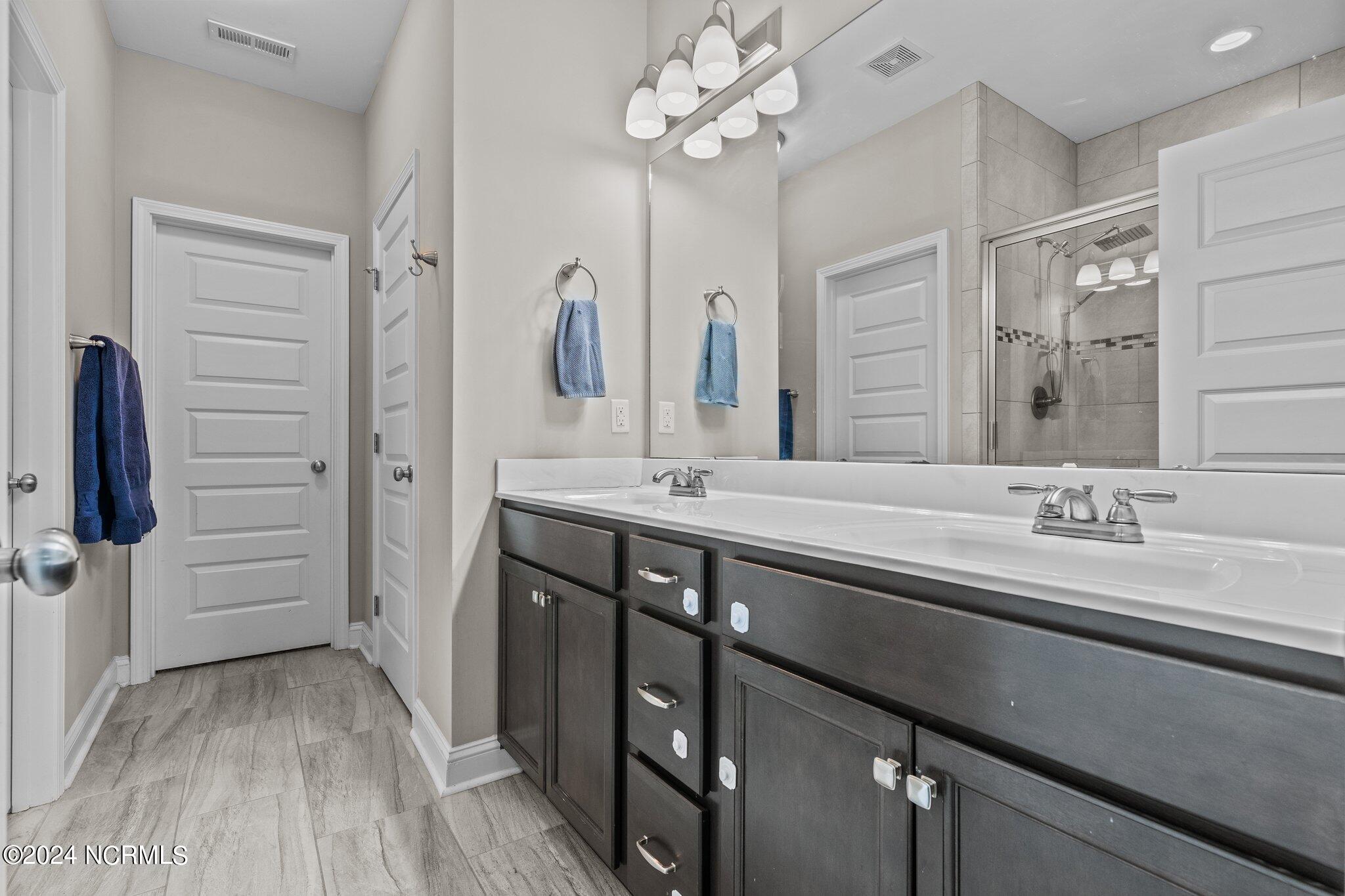 608 Sun Road Aberdeen, NC 28315 - Photo 11 of 27 Primary En Suite