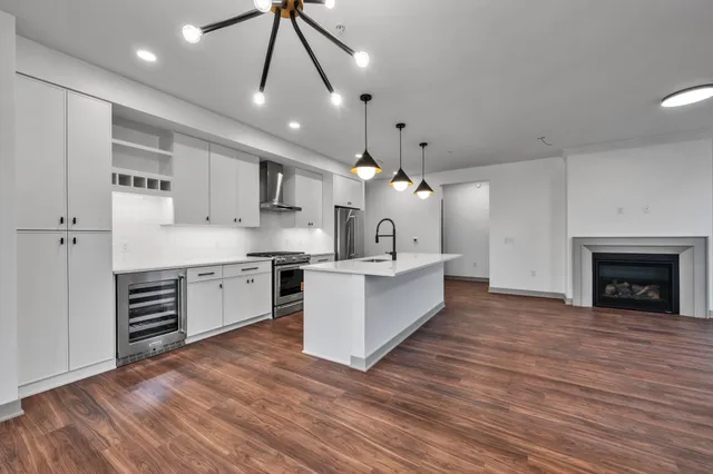 $3,945 | 640 Wisconsin Avenue North, Unit 357, Golden Valley, MN 55427