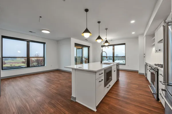 $3,945 | 640 Wisconsin Avenue North, Unit 357, Golden Valley, MN 55427