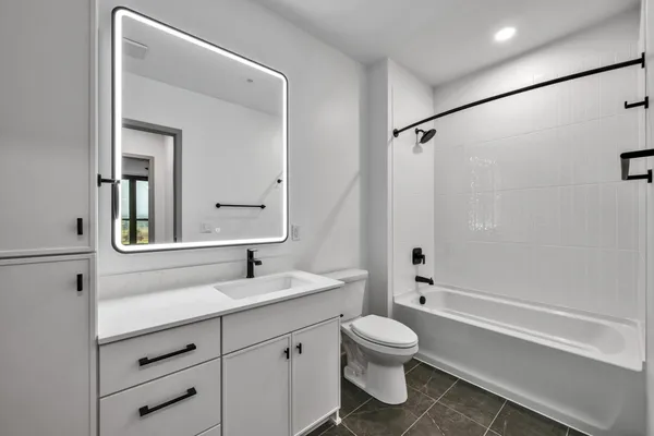 $3,945 | 640 Wisconsin Avenue North, Unit 357, Golden Valley, MN 55427