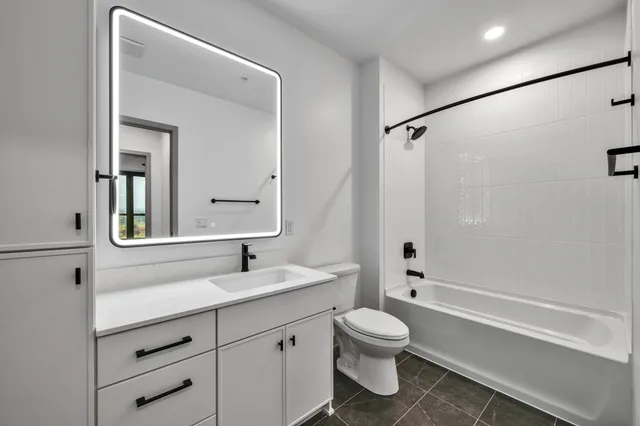 $3,945 | 640 Wisconsin Avenue North, Unit 357, Golden Valley, MN 55427